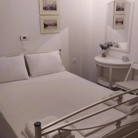 Balkonikarystos Apartment *