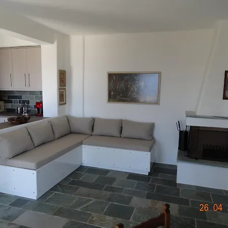 Balkonikarystos Apartment
