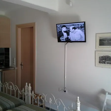 Balkonikarystos Apartamento *